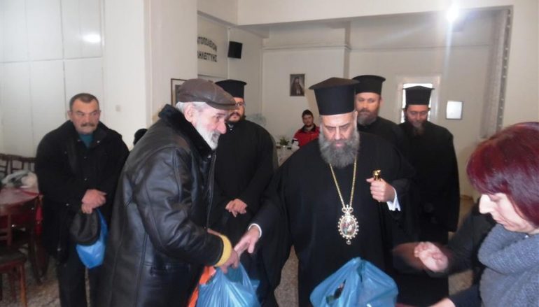 Διανομή χριστουγεννιάτικων δεμάτων σε άπορους από την Ι. Μ. Θεσσαλιώτιδος (ΦΩΤΟ)
