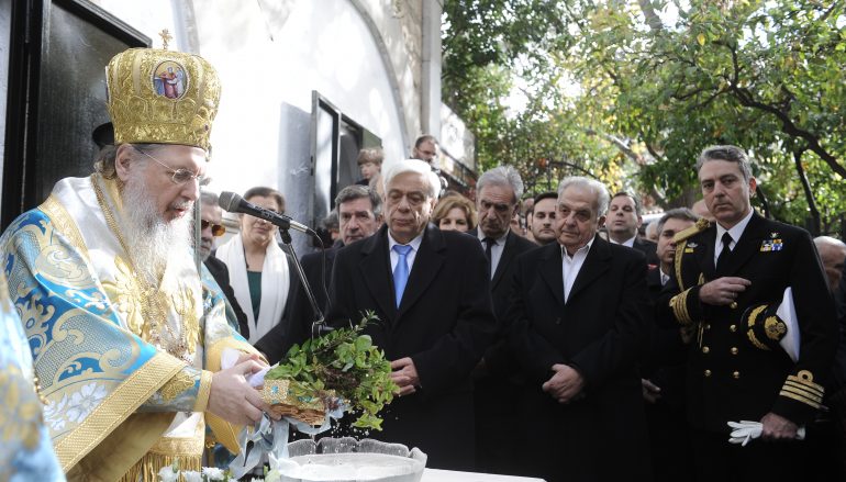 Πρόεδρος της Δημοκρατίας: «Το φως της Χριστιανοσύνης να οδηγεί τα βήματά μας» (ΦΩΤΟ)