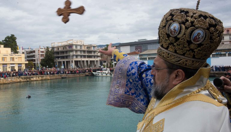 Λαμπρός ο ερτασμός των Θεοφανείων στην Καλαμάτα (ΦΩΤΟ – ΒΙΝΤΕΟ)