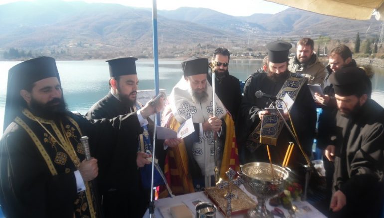 Τα Άγια Θεοφάνεια στην Ι. Μητρόπολη Θεσσαλιώτιδος (ΦΩΤΟ)