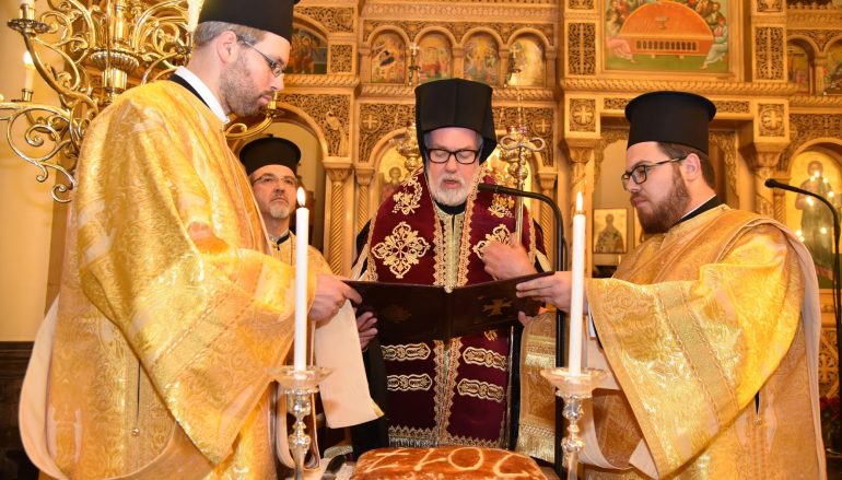 Η κοπή της Πρωτοχρονιάτικης Βασιλόπιτας στην Ι. Μ. Βελγίου (ΦΩΤΟ)