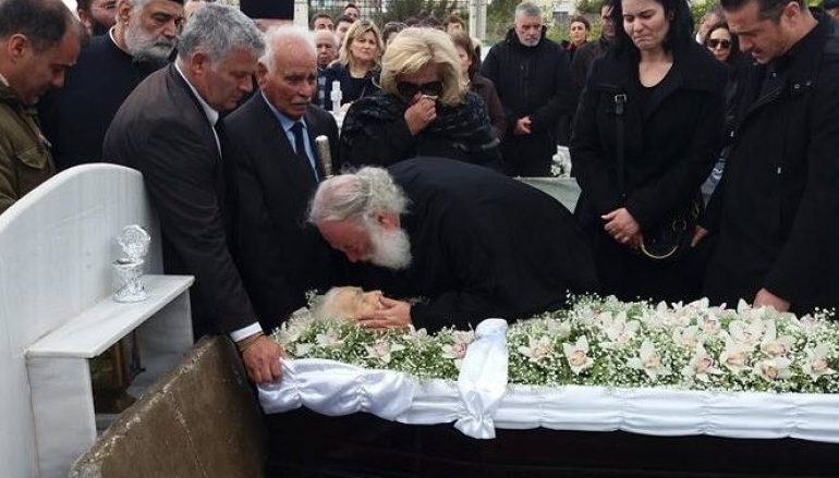 Ο Πατριάρχης Αλεξανδρείας αποχαιρετά την μητέρα του (ΦΩΤΟ)