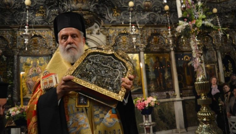 Πλήθος ευλαβών πιστών στο Ναό της Ευαγγελιστρίας στην Τήνο (ΦΩΤΟ)