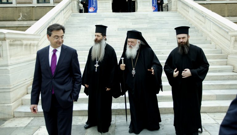 Παρουσία του Αρχιεπισκόπου και του ΠτΔ η βράβευση αριστούχων μαθητών (ΦΩΤΟ)