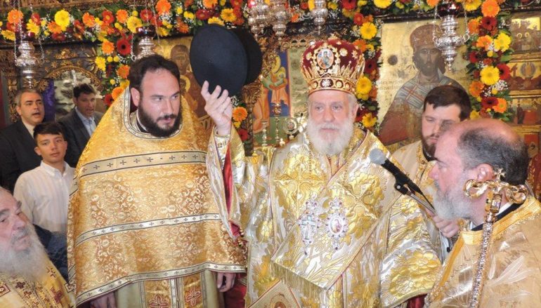Χειροτονία πρεσβυτέρου από τον Μητροπολίτη Σύρου (ΦΩΤΟ)
