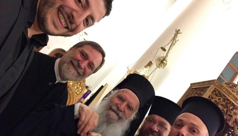 Μεγαλοβδομαδιάτικη selfie με τον Αρχιεπίσκοπο Θυατείρων