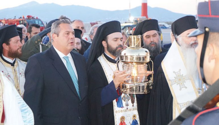 Καμμένος: Όσο είμαστε κυβέρνηση το Άγιο Φως θα έρχεται με τιμές αρχηγού κράτους