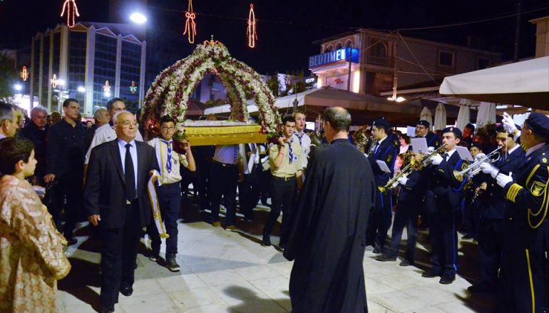 Συνάντηση των Επιταφίων στο κέντρο του Αιγίου (ΦΩΤΟ)