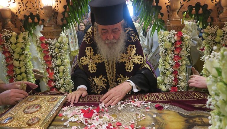 Ο Εσπερινός της Αποκαθηλώσεως στη Λαμία (ΦΩΤΟ)