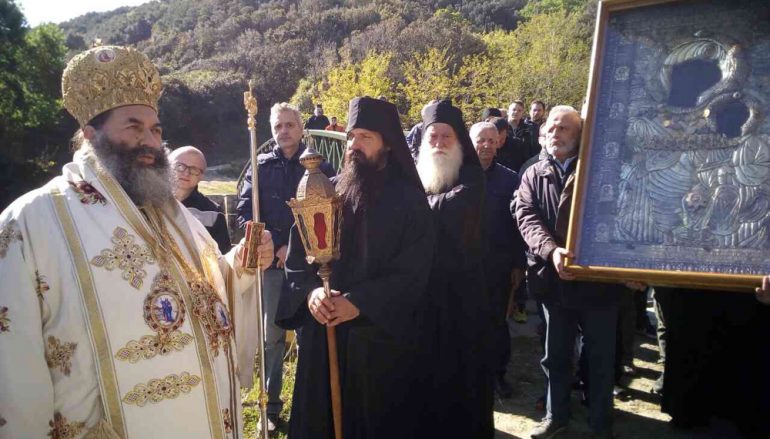 Λιτανεία της Παναγίας Πορταϊτίσσης στην Ι. Μονή Ιβήρων (ΦΩΤΟ)