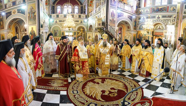 Αρχιερατικό Συλλείτουργο στον Ι. Ναό Αγίων Κωνσταντίνου και Ελένης Πειραιά (ΦΩΤΟ)