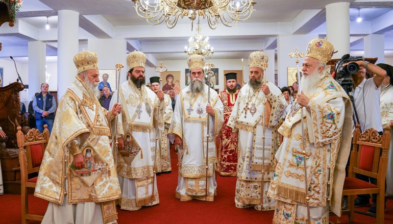Πολυαρχιερατικό Συλλείτουργο για τον Αγ. Λουκά τον Ιατρό στην Ι. Μ. Δοβρά (ΦΩΤΟ)