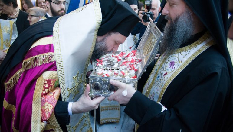 Το Τίμιο Ξύλο και η άφθαρτη χείρα της Αγ. Μαρίας Μαγδαληνής στην Ν. Ιωνία (ΦΩΤΟ)