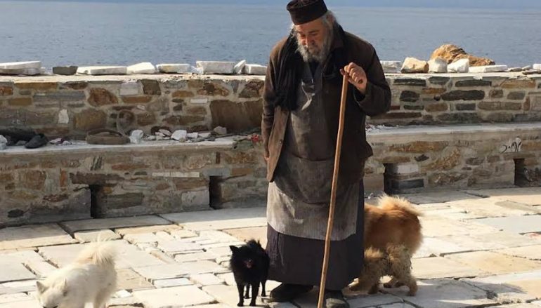 «Οἱ ψιθυριστὲς καὶ οἱ ἰσχνόφωνοι»