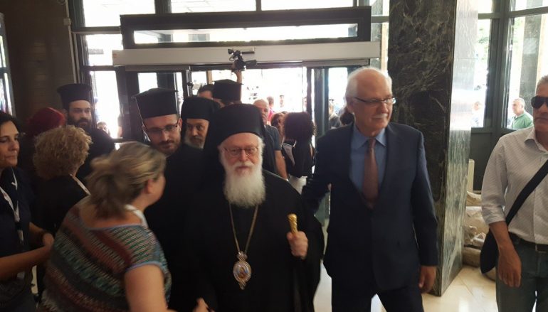 Ο Αρχιεπίσκοπος Αλβανίας Αναστάσιος στο Δημαρχείο Λάρισας (ΦΩΤΟ)