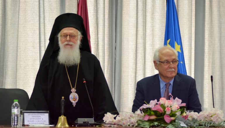 Επίτιμος Δημότης Λαρισαίων ο Αρχιεπίσκοπος Αλβανίας (ΦΩΤΟ)