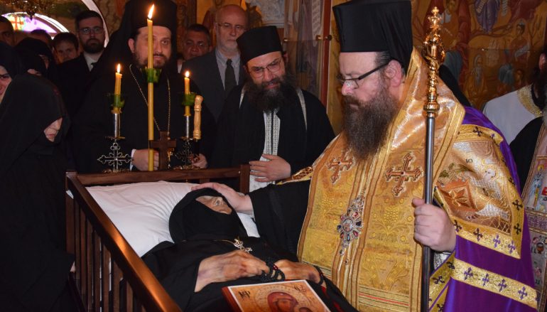 Η Εξόδιος Ακολουθία της Καθηγουμένης της Ι. Μ. Παναγίας Γοργοεπηκόου Μάνδρας (ΦΩΤΟ)