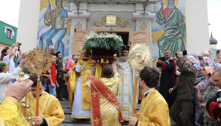 Με λαμπρότητα η Κριμαία εόρτασε τον Άγιο Λουκά τον Ιατρό (ΦΩΤΟ)