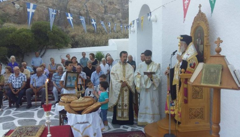 Αρχιερατικός εσπερινός των Αγ. Αναργύρων στην Κύθνο (ΦΩΤΟ)