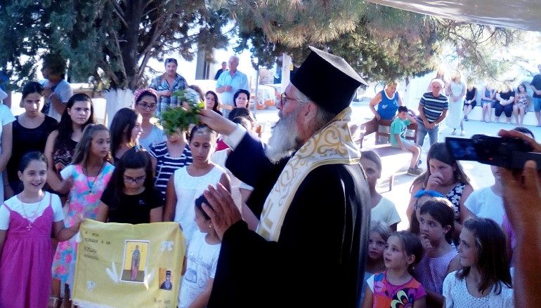 Αγιασμός των θερινών συναντήσεων νέων από το Μητροπολίτη Λέρου (ΦΩΤΟ)