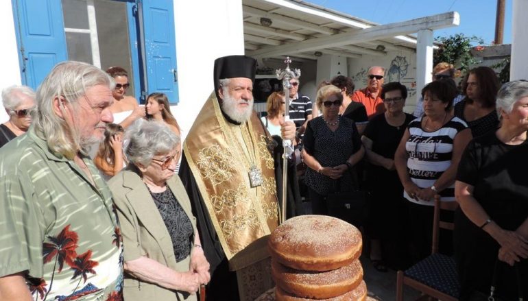 Στο οικογενειακό του παρεκκλήσιο βρέθηκε ο Μητροπολίτης Σύρου (ΦΩΤΟ)