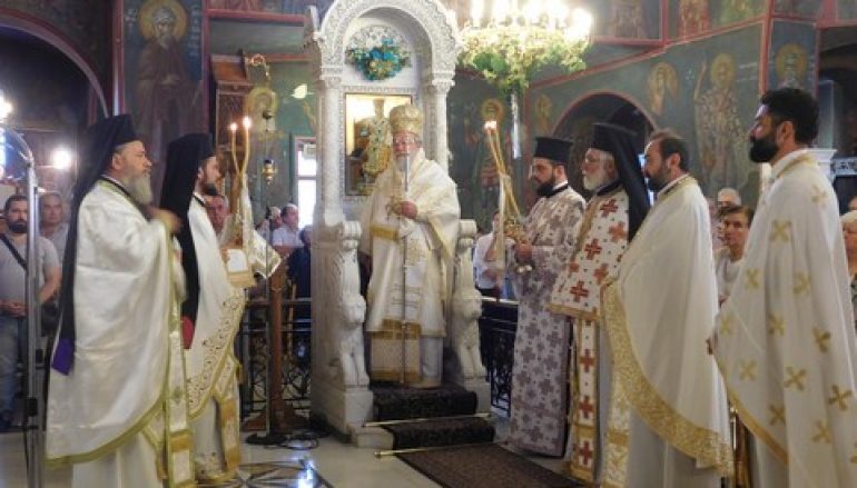 Ο Μητροπολίτης Ελευθερουπόλεως στον Ι. Ναό Αγ. Αναργύρων Αττικής (ΦΩΤΟ)