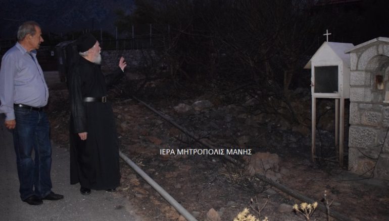 Ο Μητροπολίτης Μάνης στα χωριά που επλήγησαν από τις πυρκαγιές (ΦΩΤΟ)