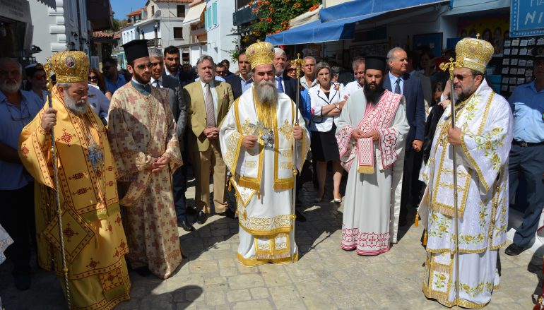 Η Φοινικούντα υποκλίθηκε στην Πολιούχο της Παναγία Τριχερούσα (ΦΩΤΟ)