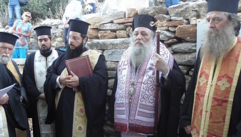 Θυρανοίξια εξωκκλησίου από τον Μητροπολίτη Παροναξίας (ΦΩΤΟ)