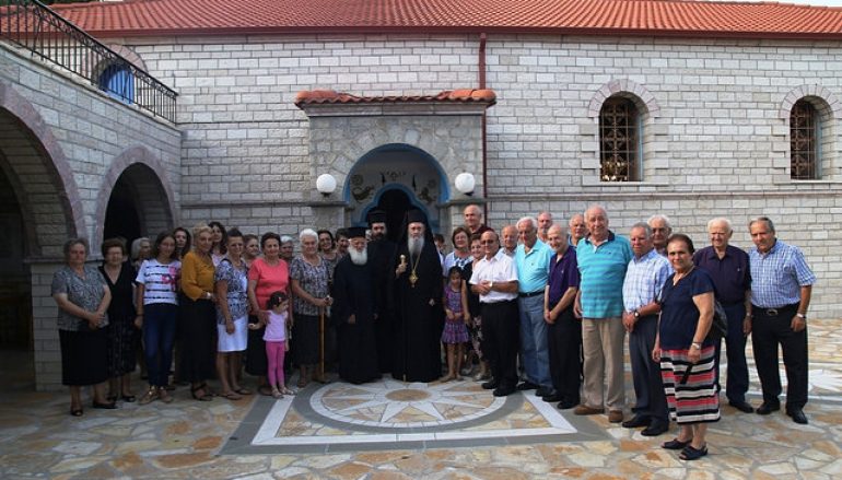 Περιοδεία του Μητροπολίτη Ναυπάκτου σε χωριά της Μητροπόλεώς του (ΦΩΤΟ)