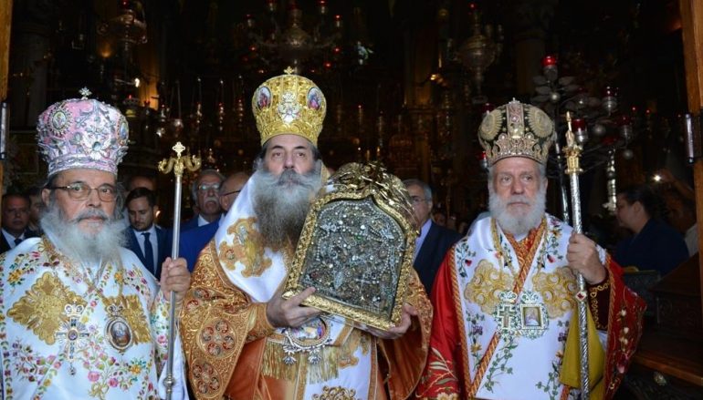 Χιλιάδες προσκυνητών κατέκλυσαν την Τήνο για την Μεγαλόχαρη (ΦΩΤΟ)