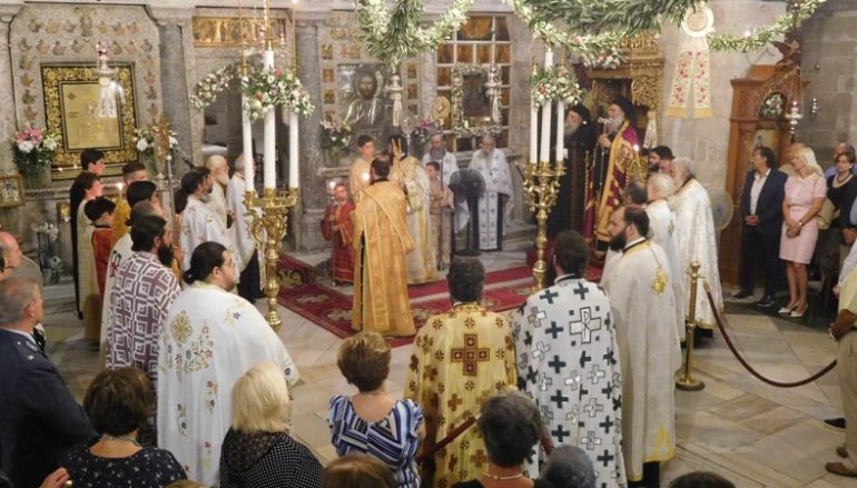 Δισαρχιερατικός εσπερινός στην Παναγία Εκατονταπυλιανή της Πάρου (ΦΩΤΟ)