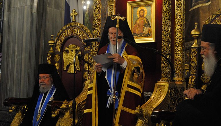 Τιμητική διάκριση σε Οικουμενικό Πατριάρχη και Αρχιεπίσκοπο Κύπρου (ΦΩΤΟ)