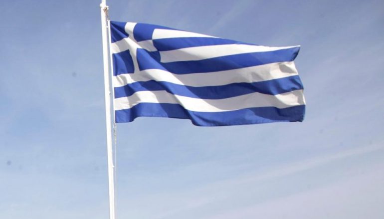 Καταργείται η έπαρση της σημαίας στα Σχολεία