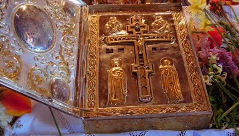 «Δεῦτε ἅπαντα τὰ ἔθνη, τὸ εὐλογημένον ξύλον προσκυνήσωμεν»