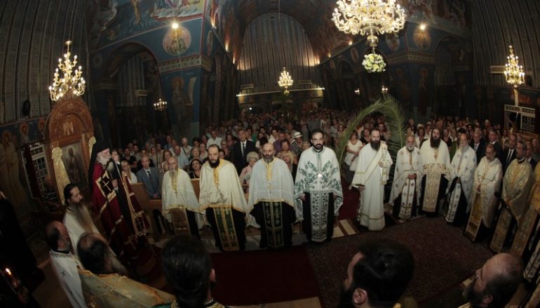 Ο Αρχιεπίσκοπος στον Ιερό Ναό Τιμίου Σταυρού Χολαργού (ΦΩΤΟ)