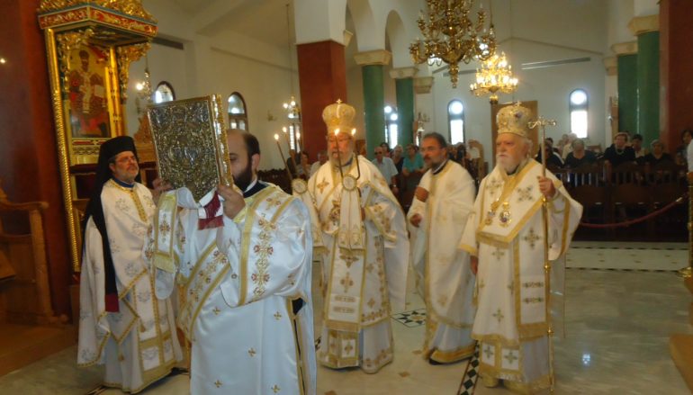 Ο Αρχιεπίσκοπος Κύπρου τέλεσε το Μνημόσυνο των γονέων του (ΦΩΤΟ)