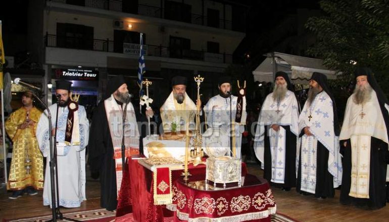 Αρχιερατικός εσπερινός και λιτανεία του Αγ. Βησσαρίωνα στην Καλαμπάκα (ΦΩΤΟ)