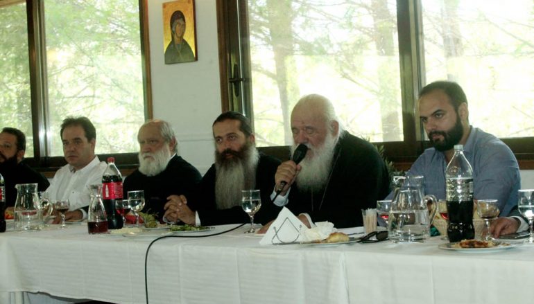 Αρχιεπίσκοπος: «Όποιος θέλει να διακριθεί καλείται να διακονήσει τον άλλο σαν έσχατος»