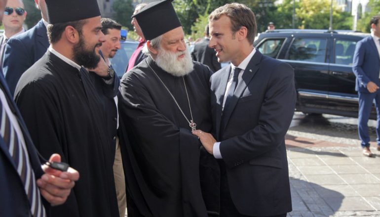 Συνάντηση Μακρόν με τον π. Θωμά Συνοδινό (ΒΙΝΤΕΟ)