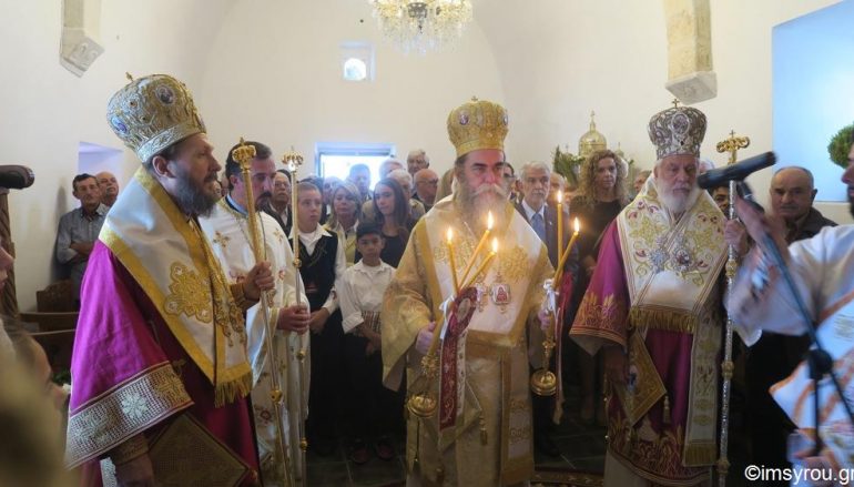 Πολυαρχιερατικό Συλλείτουργο στην χώρα της Κύθνου (ΦΩΤΟ)