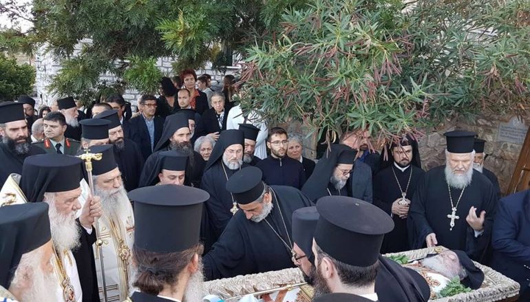 Η εύανδρος Μάνη αποχαιρέτισε τον Ποιμενάρχη της (ΦΩΤΟ – ΒΙΝΤΕΟ)