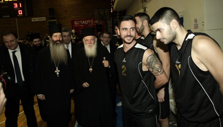 Ο Αρχιεπίσκοπος στον Φιλανθρωπικό αγώνα μπάσκετ για τους πλημμυροπαθείς