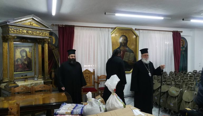 Διανομή τροφίμων ἀπό τήν Μητρόπολη Μαντινείας (ΦΩΤΟ)