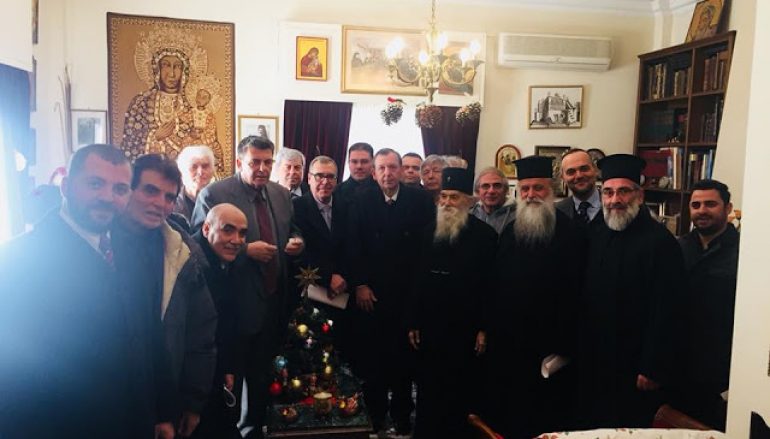Χριστουγεννιάτικα κάλαντα στον Μητροπολίτη Γλυφάδας (ΦΩΤΟ)