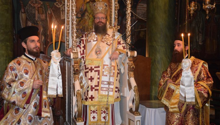 Αρχιερατική Θ. Λειτουργία στην Ι. Μ. Παναγίας Φανερωμένης Σαλαμίνος (ΦΩΤΟ)