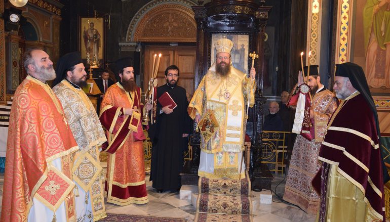 Η εορτή των Χριστουγέννων στην πληγείσα Μάνδρα (ΦΩΤΟ)
