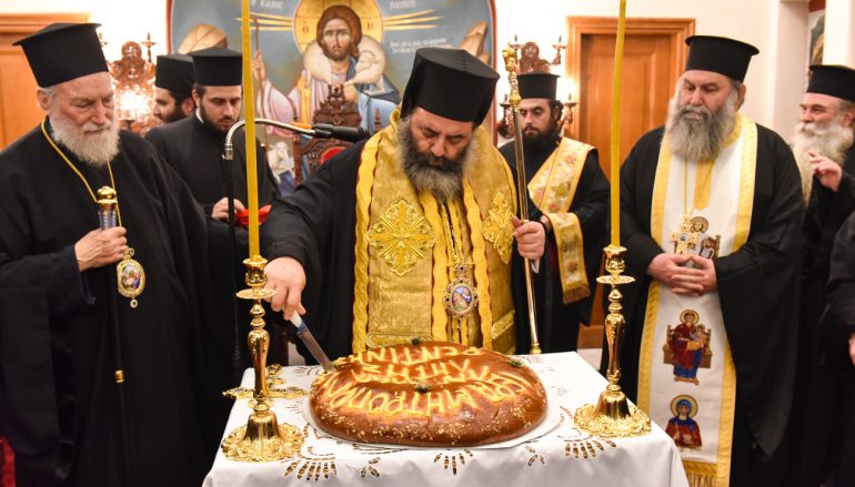 Η Κοπή της Βασιλόπιτας στην Ιερά Μητρόπολη Λαγκαδά (ΦΩΤΟ)