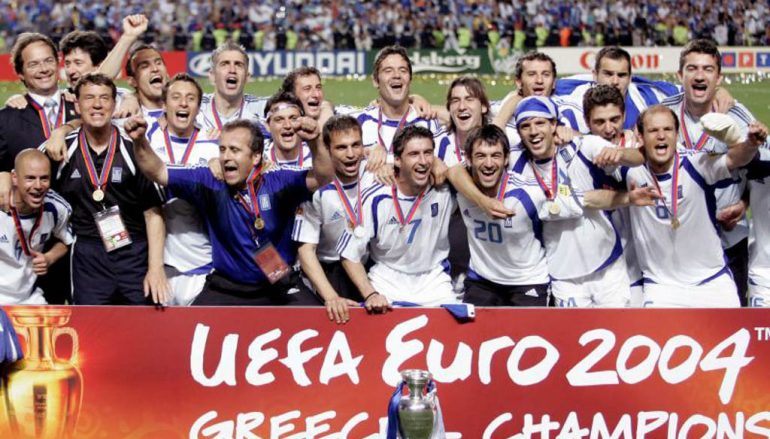 Η Εθνική ομάδα ποδοσφαίρου του 2004 στηρίζει την «Αποστολή» (ΦΩΤΟ)