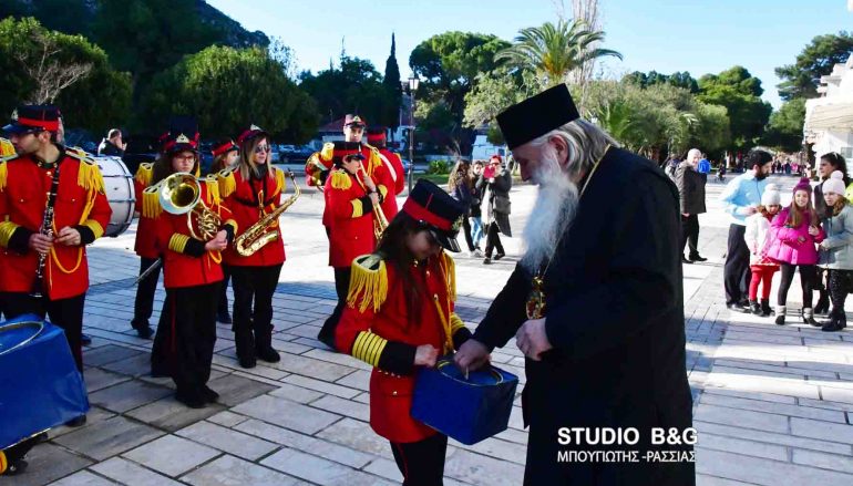 Παραδοσιακά κάλαντα άκουσε ο Μητροπολίτης Αργολίδος (ΦΩΤΟ)